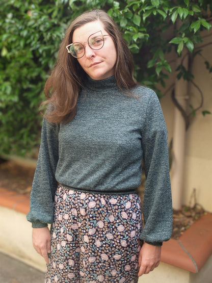 patron de couture Mokocha top sweat malachite photo du sweat pull porté de face